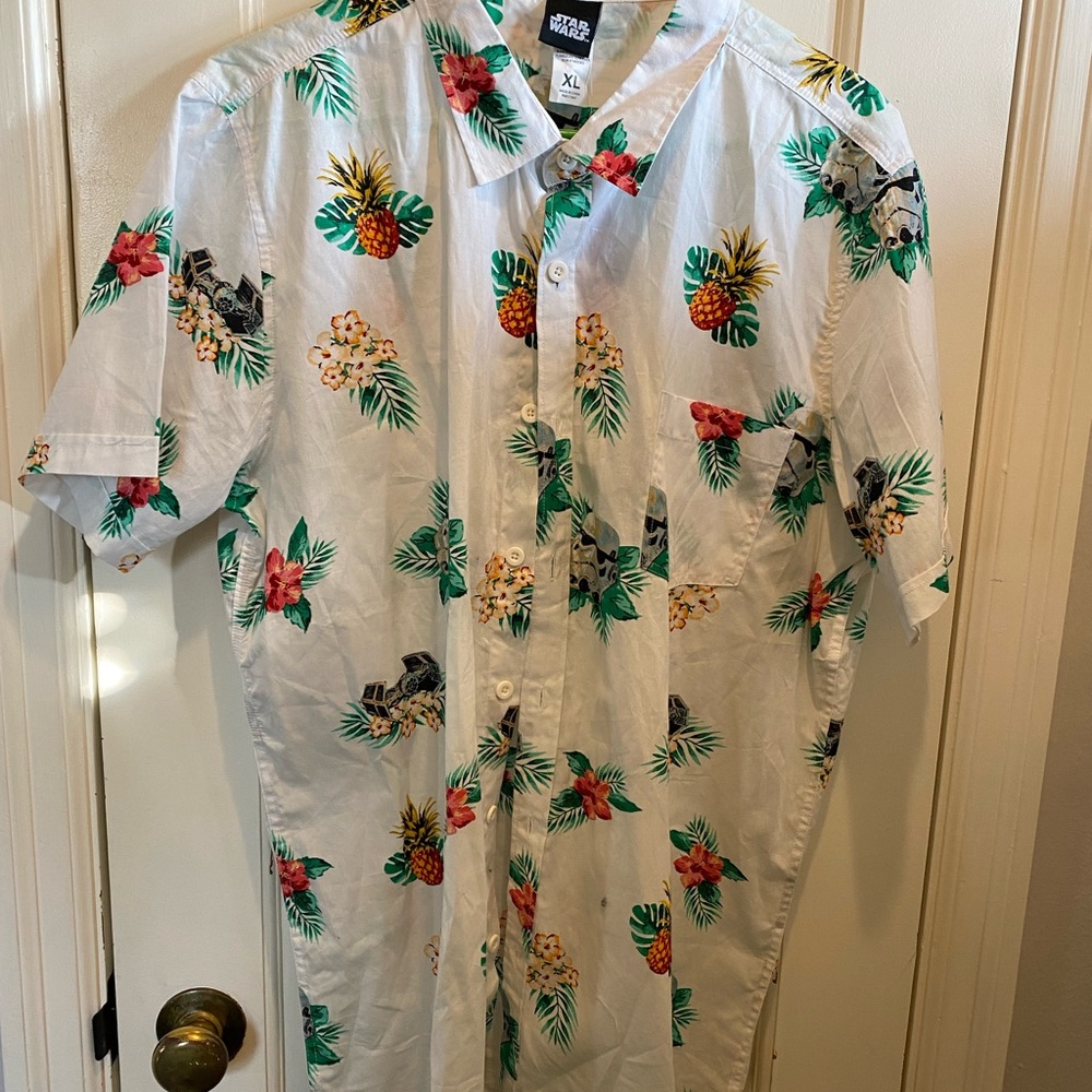 Mens XL Star Wars Hawaiian Print shirt